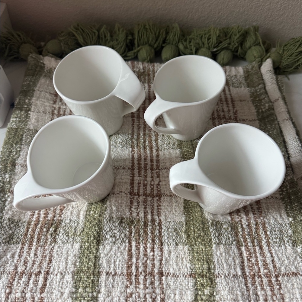 Classic White Porcelain Mug Set